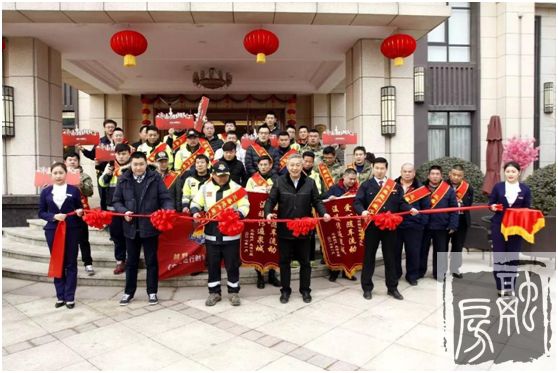 三盛地产爱心专车正式发车，接送首批乘客！