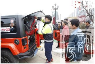 三盛地产爱心专车正式发车，接送首批乘客！