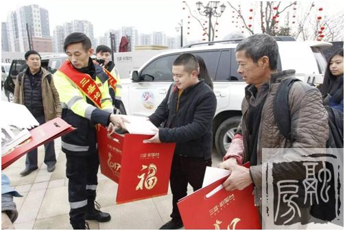 三盛地产爱心专车正式发车，接送首批乘客！