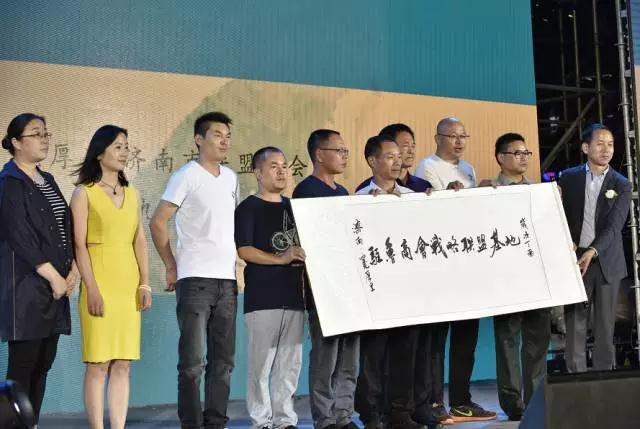 致宽厚里——穿过人山人海爱上你
