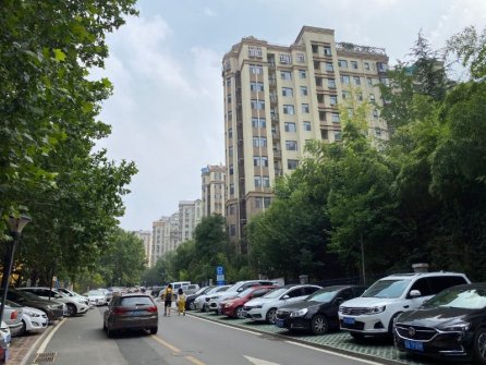 济南一小区电梯“借”出麻烦事：部分楼装梯控，别楼业主却急了
