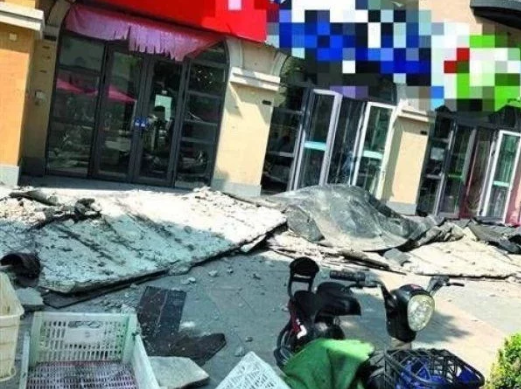 济南融汇城又现“质量门”：午睡中“砰”的一声，商铺屋顶掉落